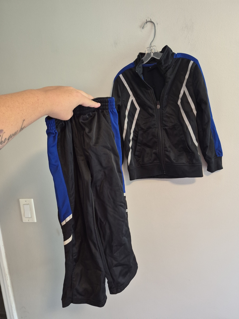 Reebok 4t Black and Blue Zip Up Sweater and Jogger Pants 2pc Matching Set